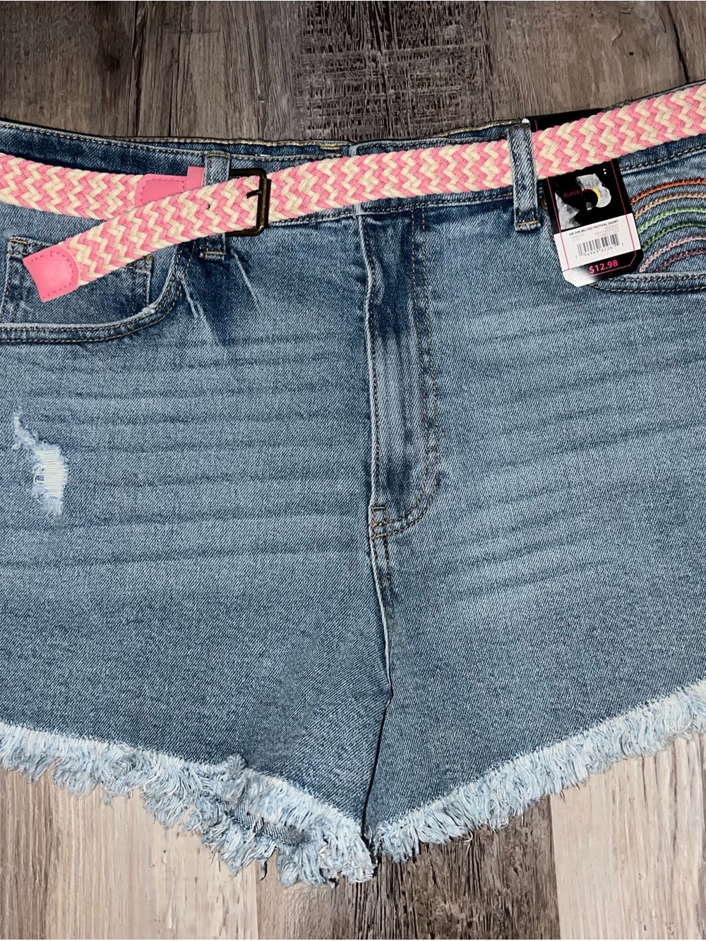 Womens Light Wash Frayed Denim Shorts w/ Pink Chevron Belt